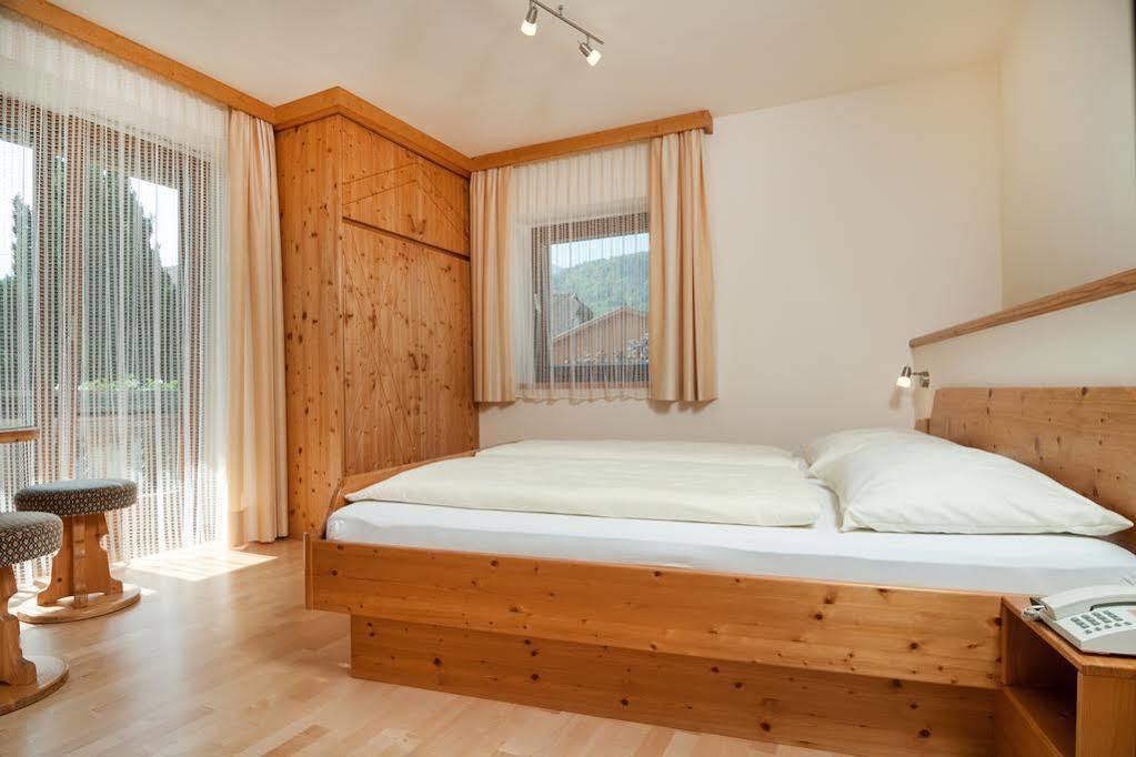 Hubertushof Hotel Latschach ober dem Faakersee Exterior foto
